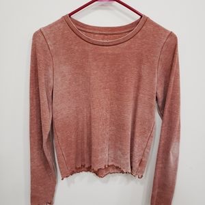 American Eagle cropped long sleeve tshirt